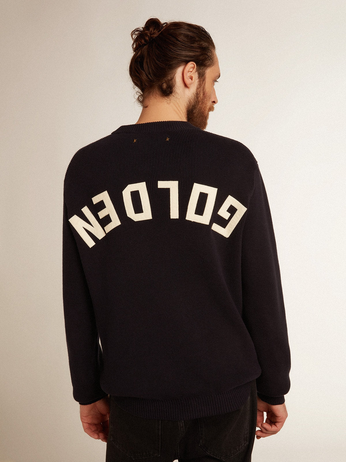 Golden Goose Men's round-neck sweater in dark blue cotton with logo