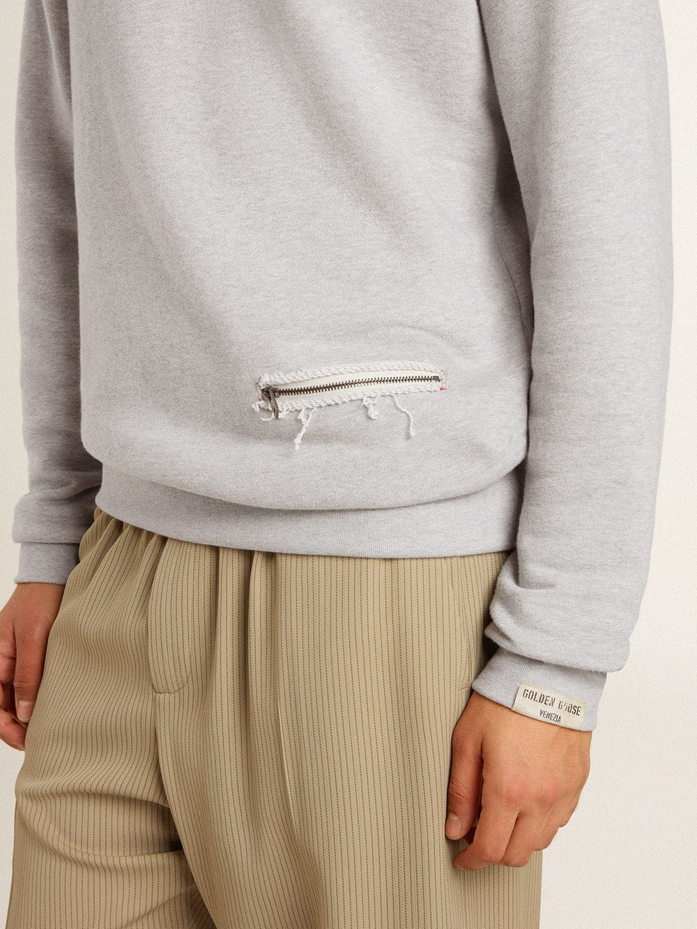 Golden Goose Men’s gray round neck sweatshirt with contrast stitching