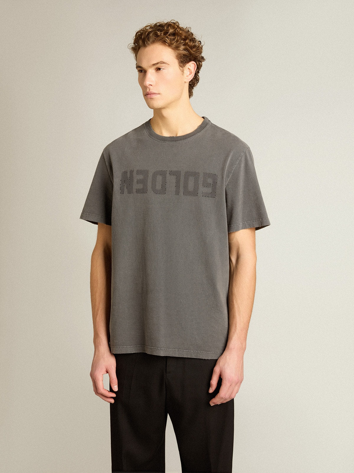 Golden Goose Men's anthracite gray T-shirt with distressed treatment