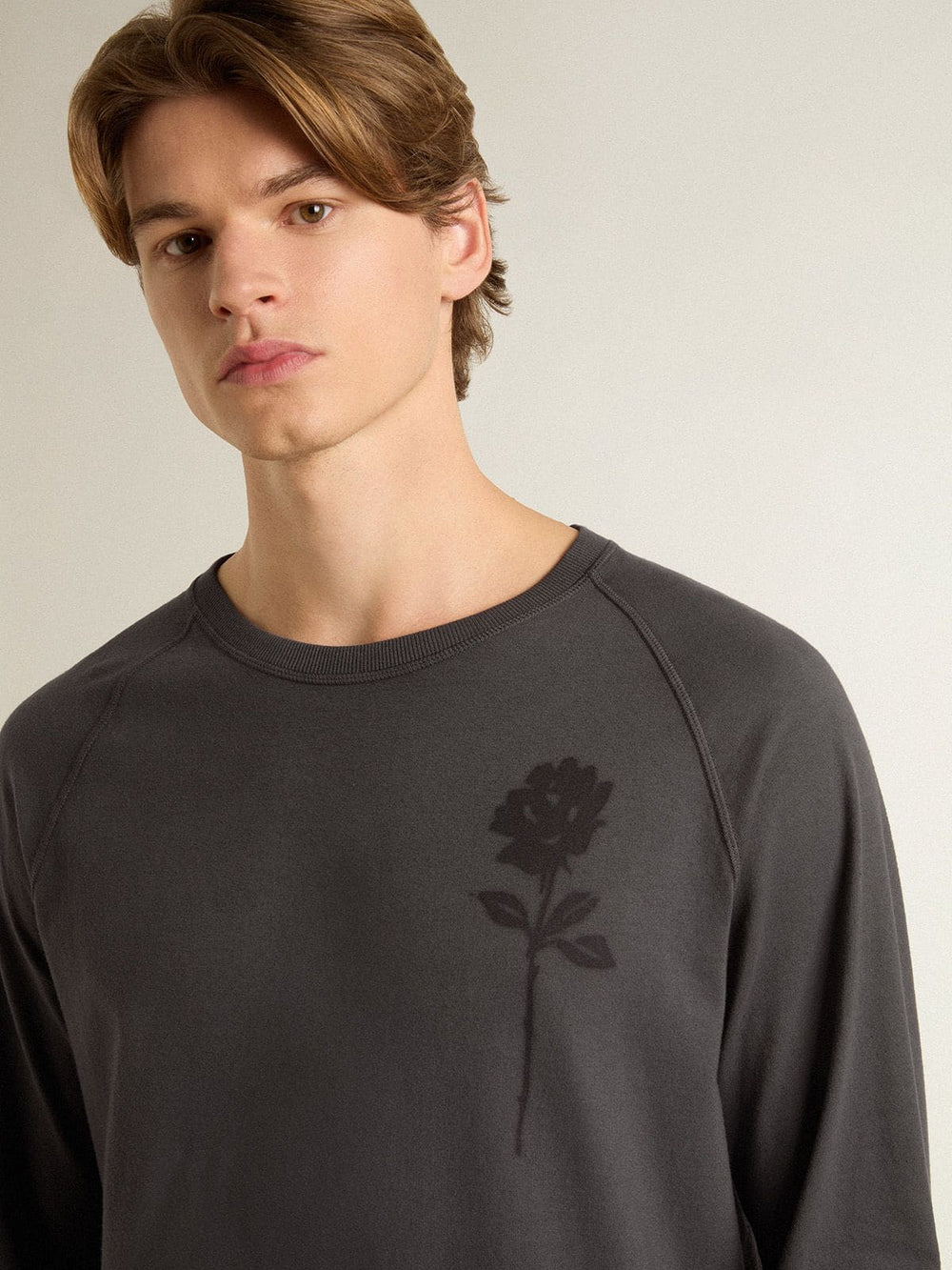Golden Goose Men's T-shirt in anthracite-colored cotton with print on the chest