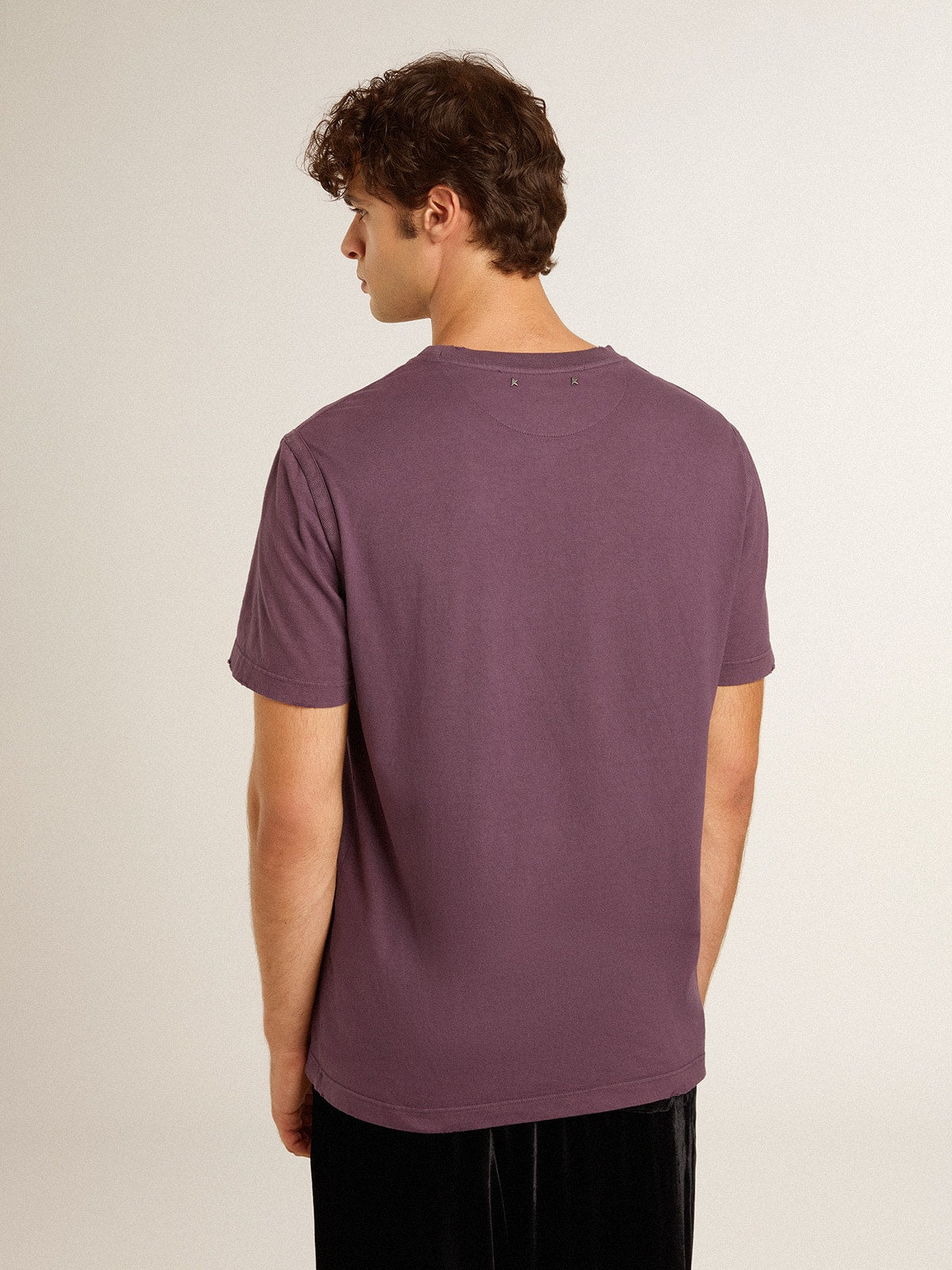 Golden Goose Men’s cotton T-shirt in worn purple with logo print