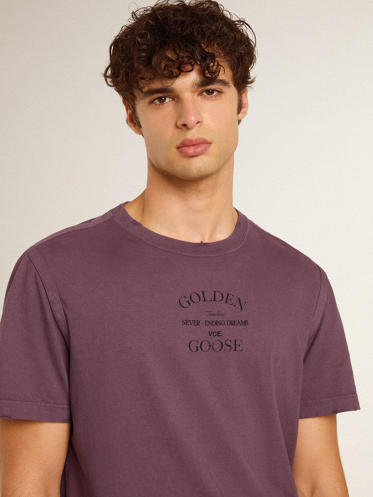 Golden Goose Men’s cotton T-shirt in worn purple with logo print