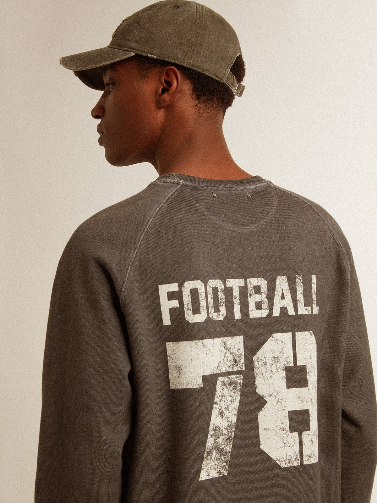 Golden Goose Men's long-sleeved T-shirt in anthracite gray cotton with logo on the back