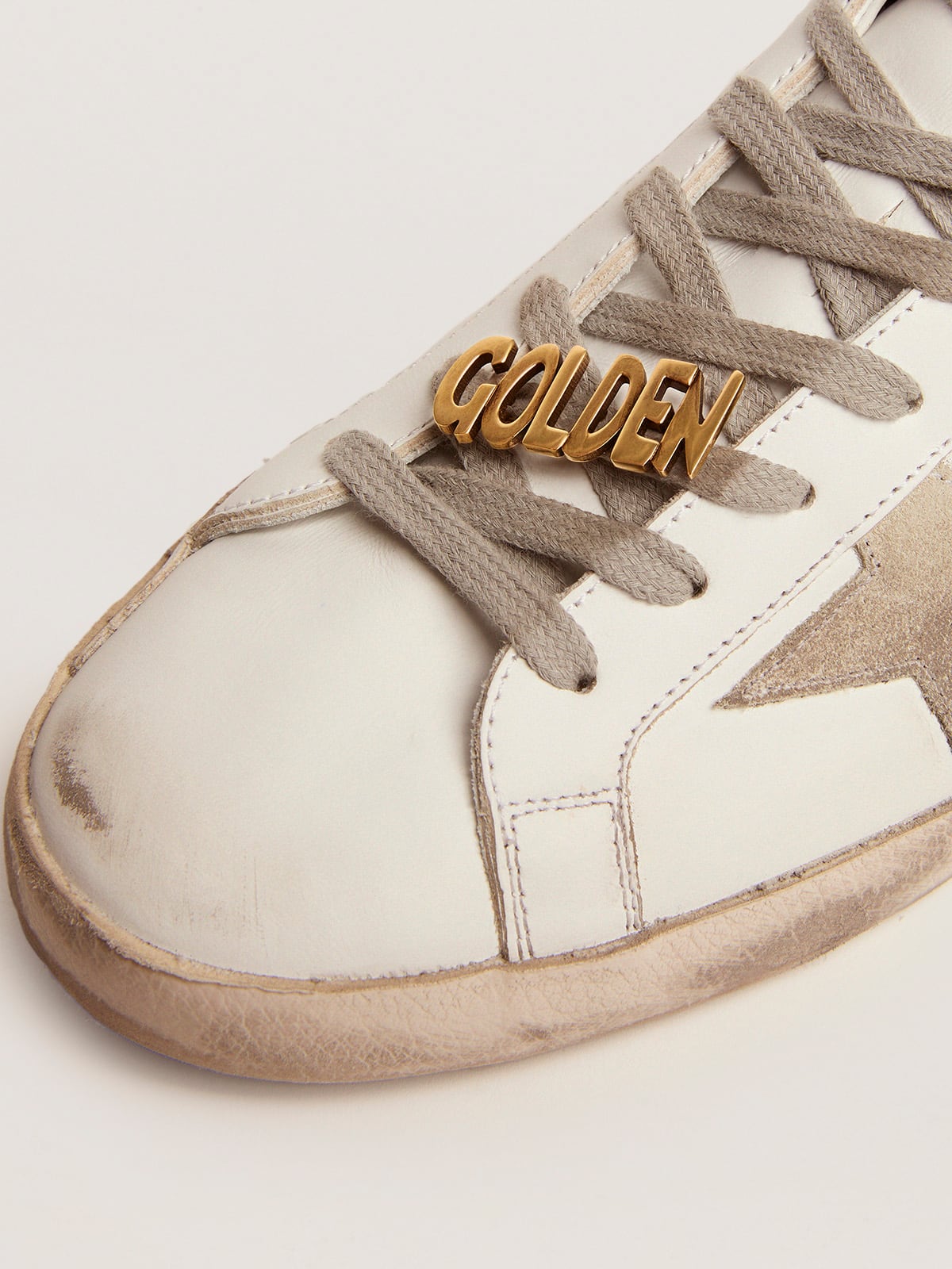 Golden Goose Men's lace lock with clip in old gold color with Golden lettering