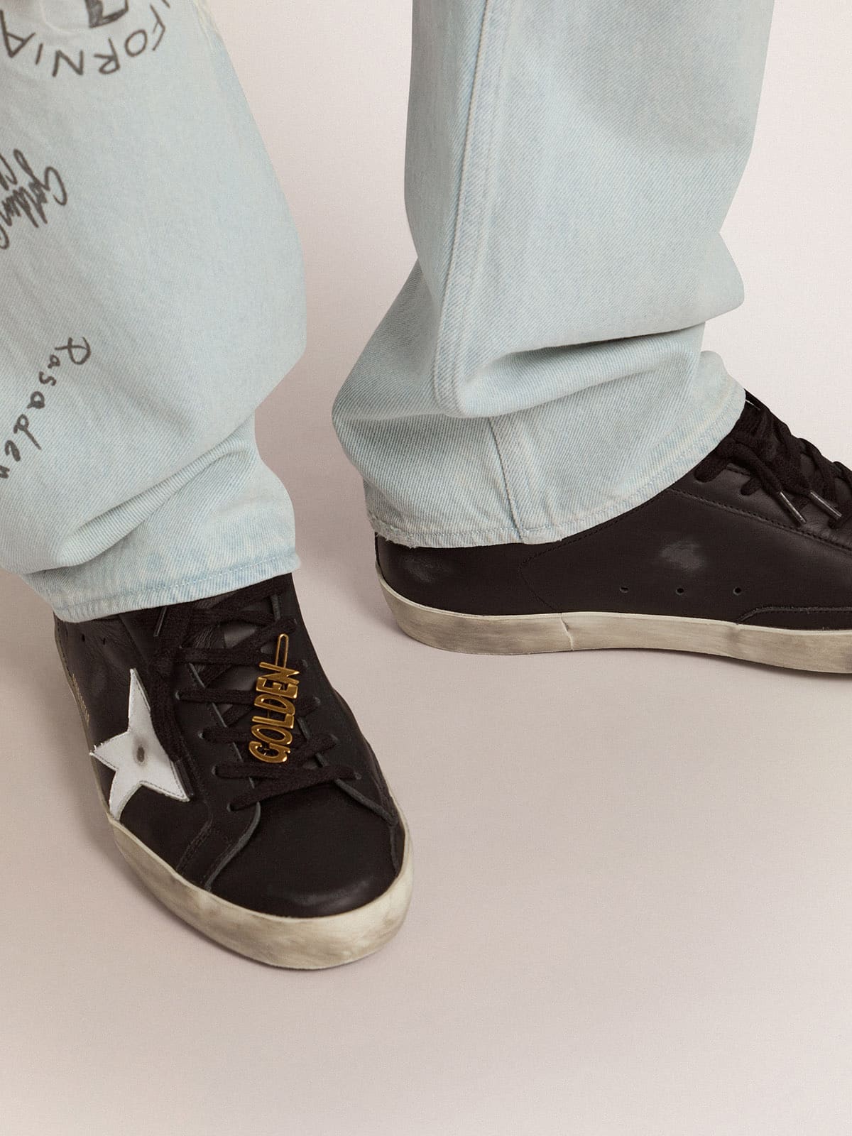 Golden Goose Men's lace lock with clip in old gold color with Golden lettering