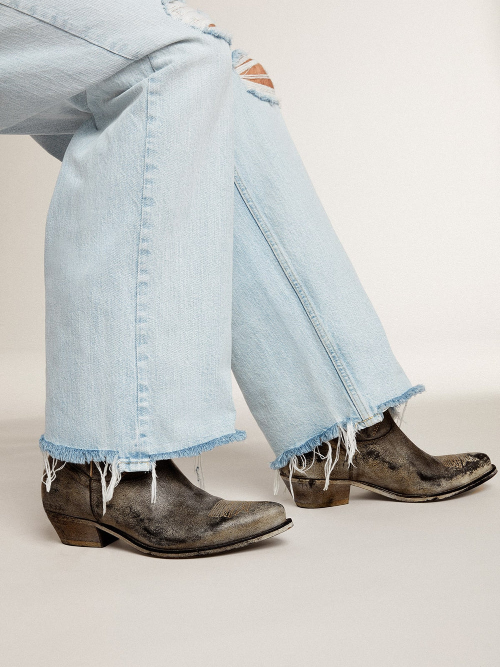 Golden Goose Men's low Wish Star boots in black leather with silver star
