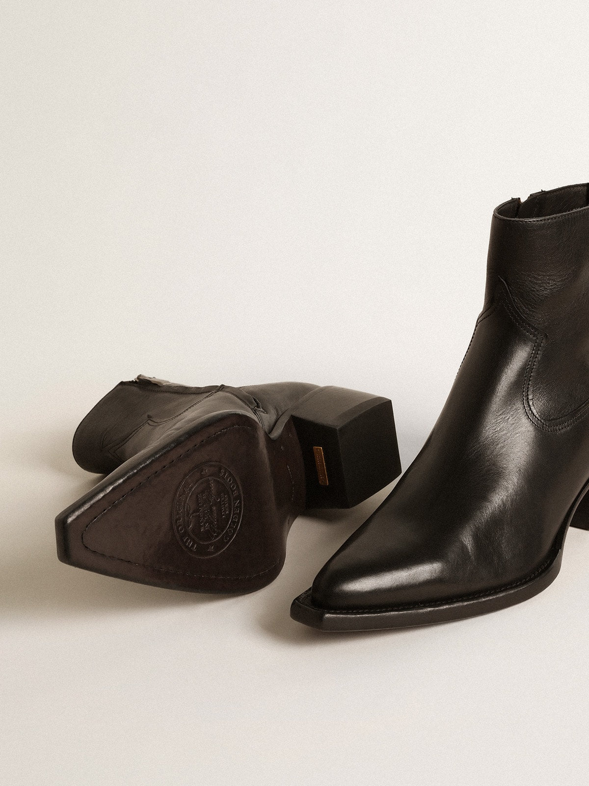 Golden Goose Men’s low Debbie boots in black leather