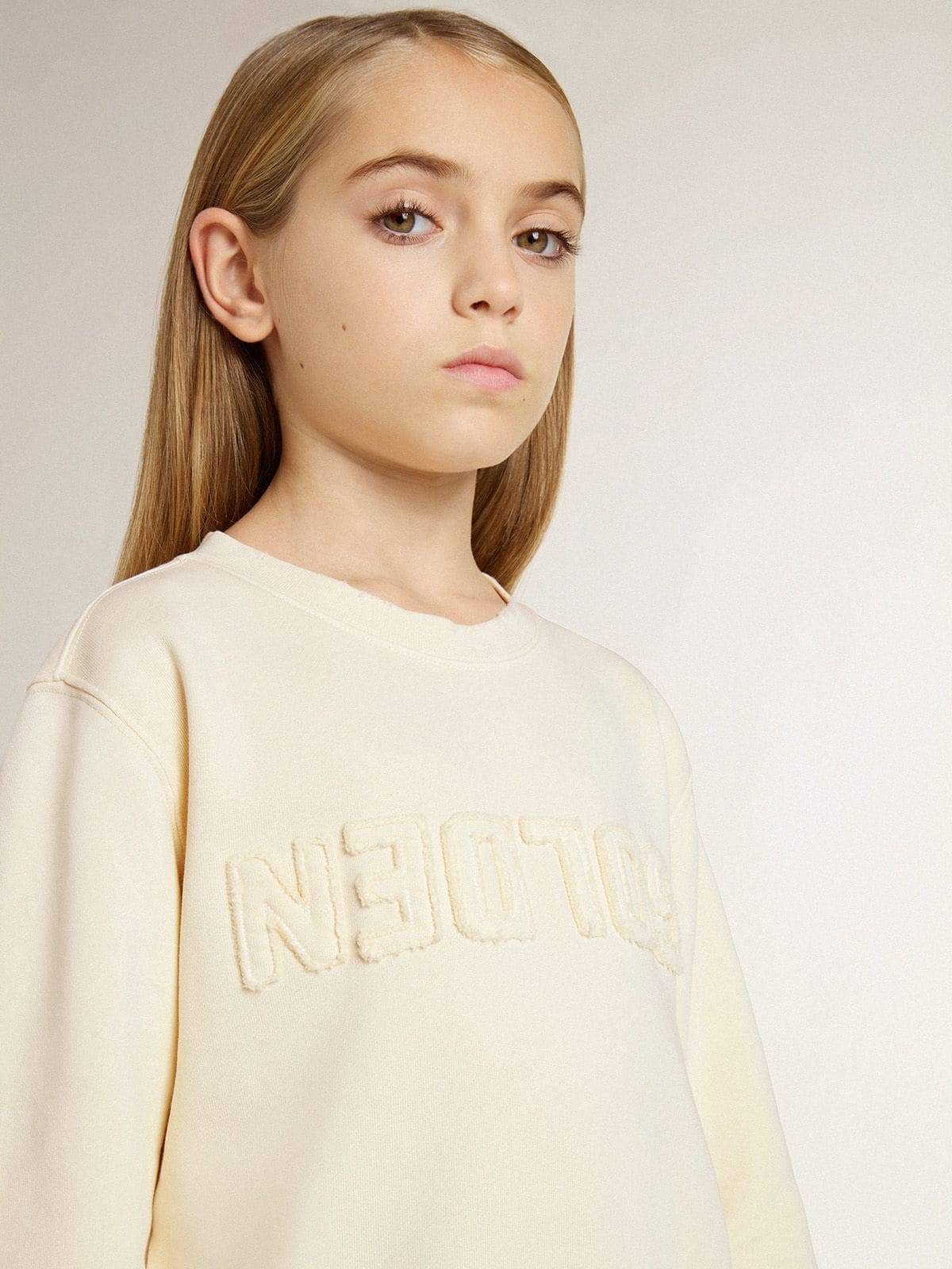Golden Goose Girls’ cream-colored sweatshirt with patch writing