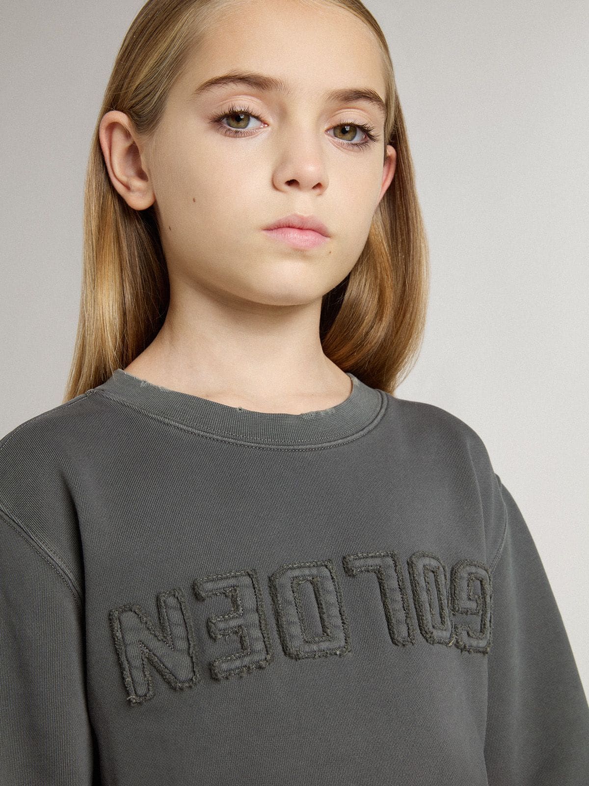 Golden Goose Kids’ gray sweatshirt with raised logo