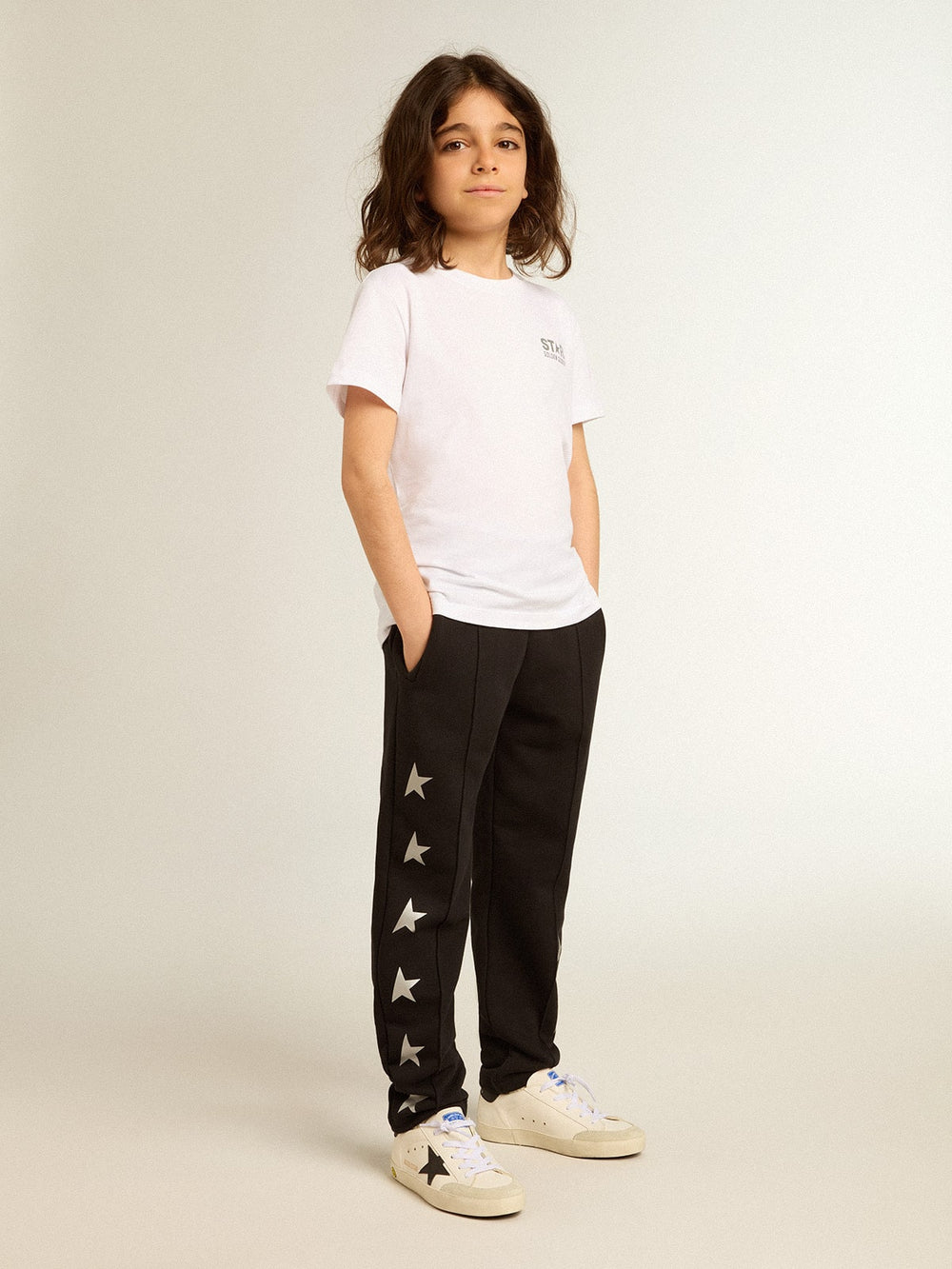 Golden Goose Girls’ white T-shirt with contrasting silver logo and star