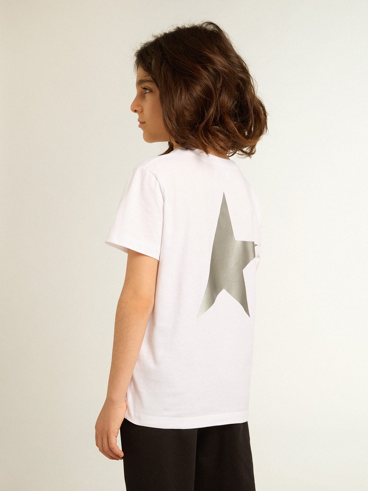 Golden Goose Girls’ white T-shirt with contrasting silver logo and star