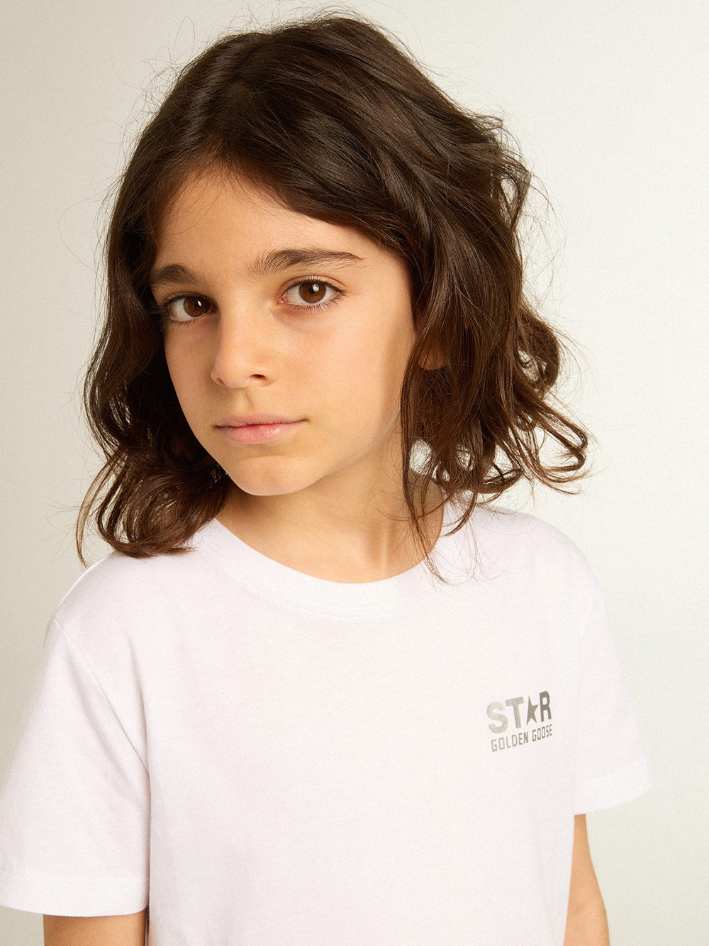 Golden Goose Girls’ white T-shirt with contrasting silver logo and star