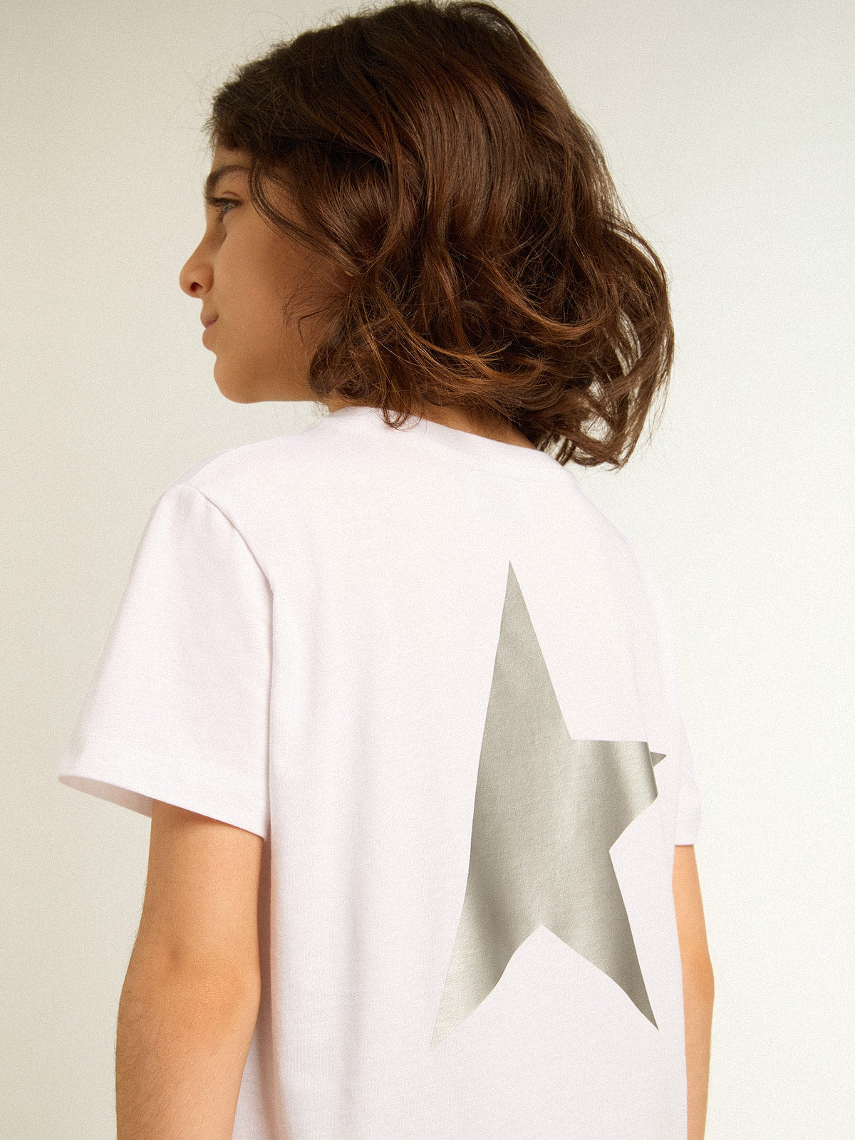 Golden Goose Girls’ white T-shirt with contrasting silver logo and star