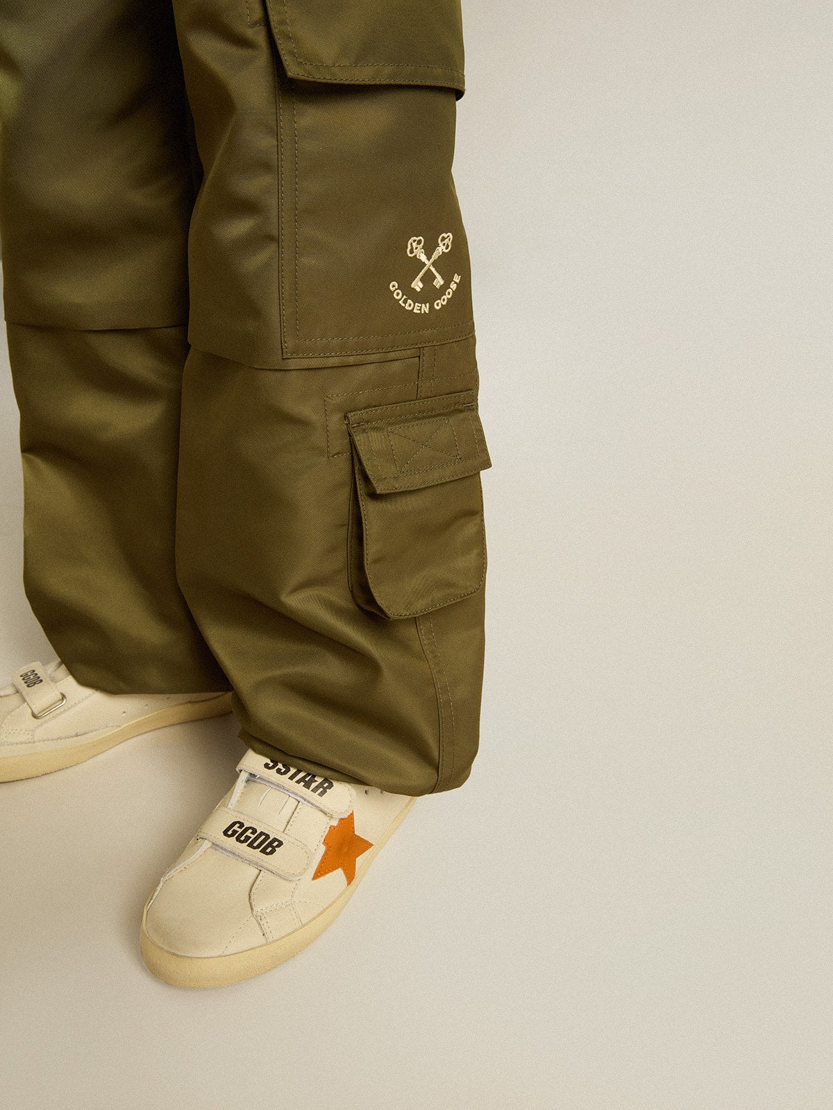 Golden Goose Kids cargo pants in military green