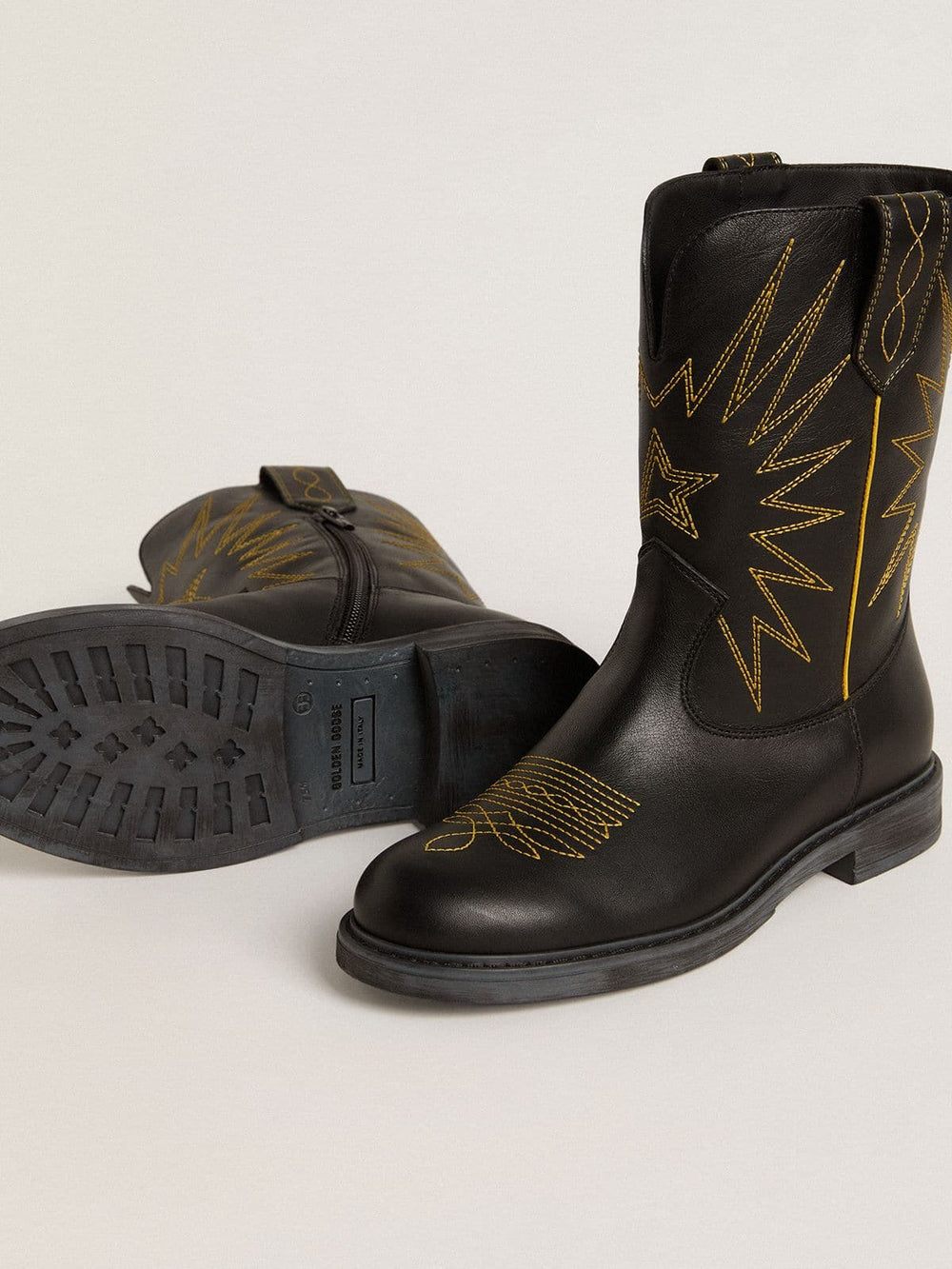 Golden Goose Wish Teen boots in black leather with yellow star embroidery