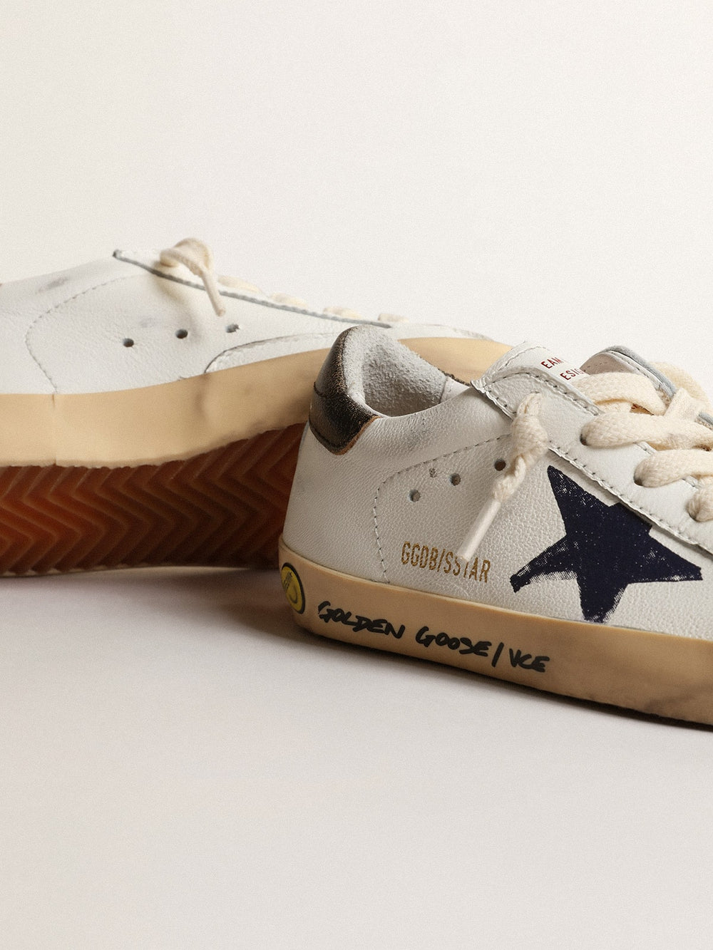 Golden Goose Super-Star Young in nappa with a printed star and black heel tab