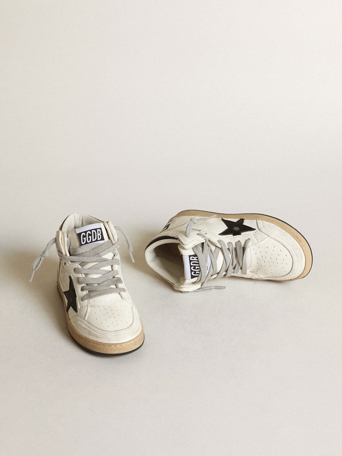 Golden Goose Young Sky-Star in white nappa with black star and heel tab