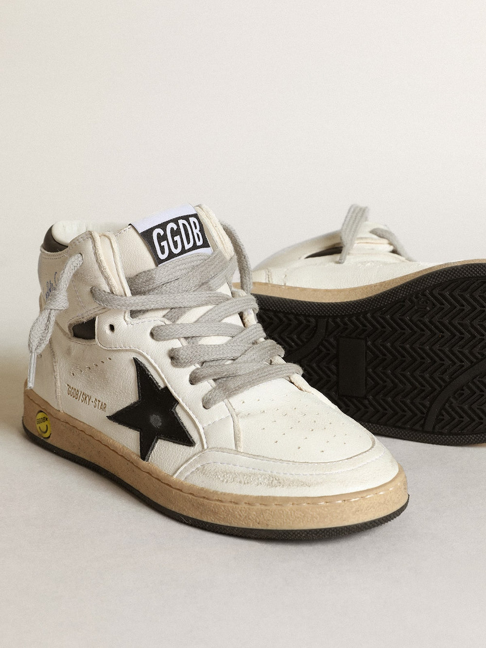 Golden Goose Young Sky-Star in white nappa with black star and heel tab