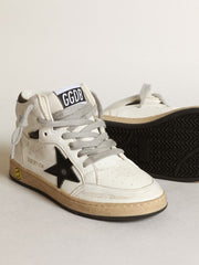 Golden Goose Young Sky-Star in white nappa with black star and heel tab