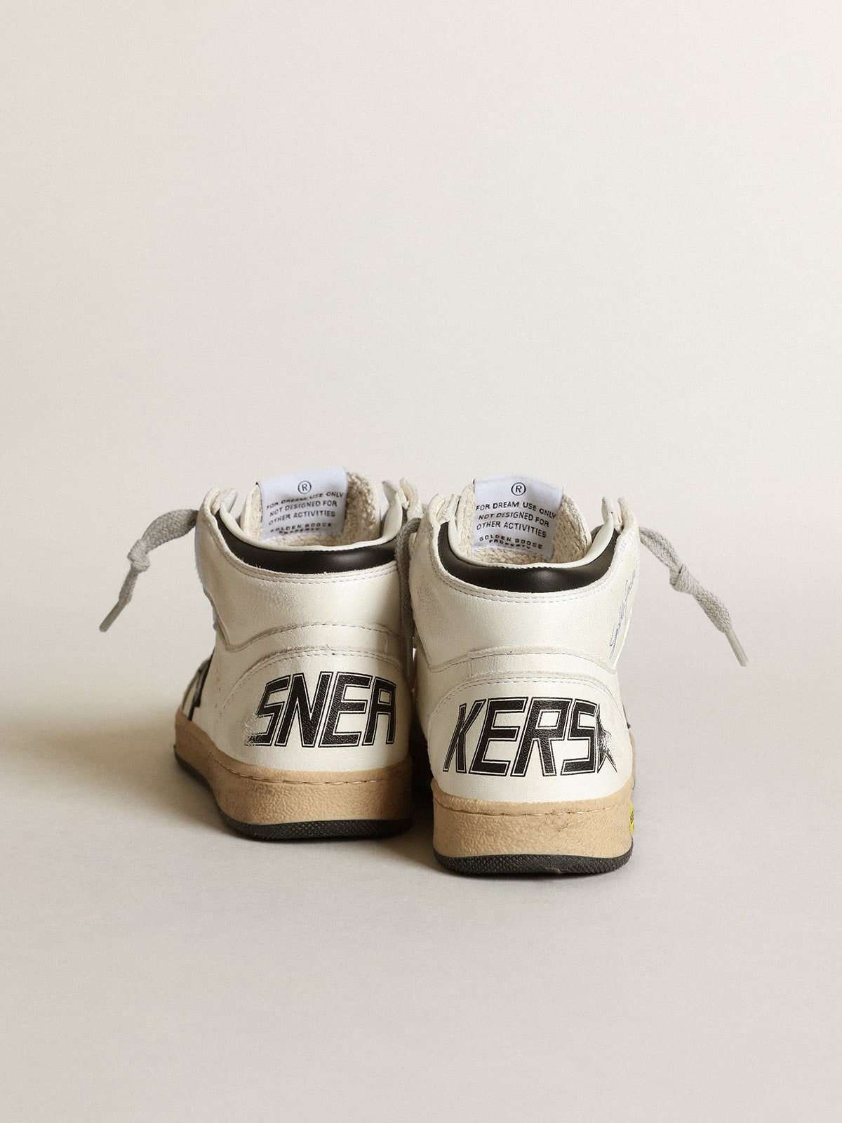 Golden Goose Young Sky-Star in white nappa with black star and heel tab