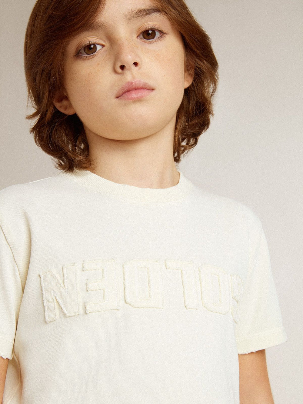 Golden Goose Boys' cream-colored T-shirt with raised logo