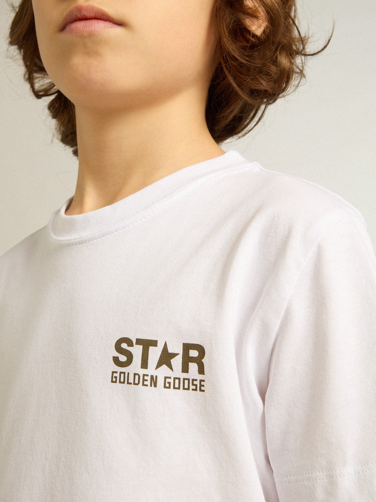 Golden Goose Boys' white T-shirt with contrasting dark green logo and star