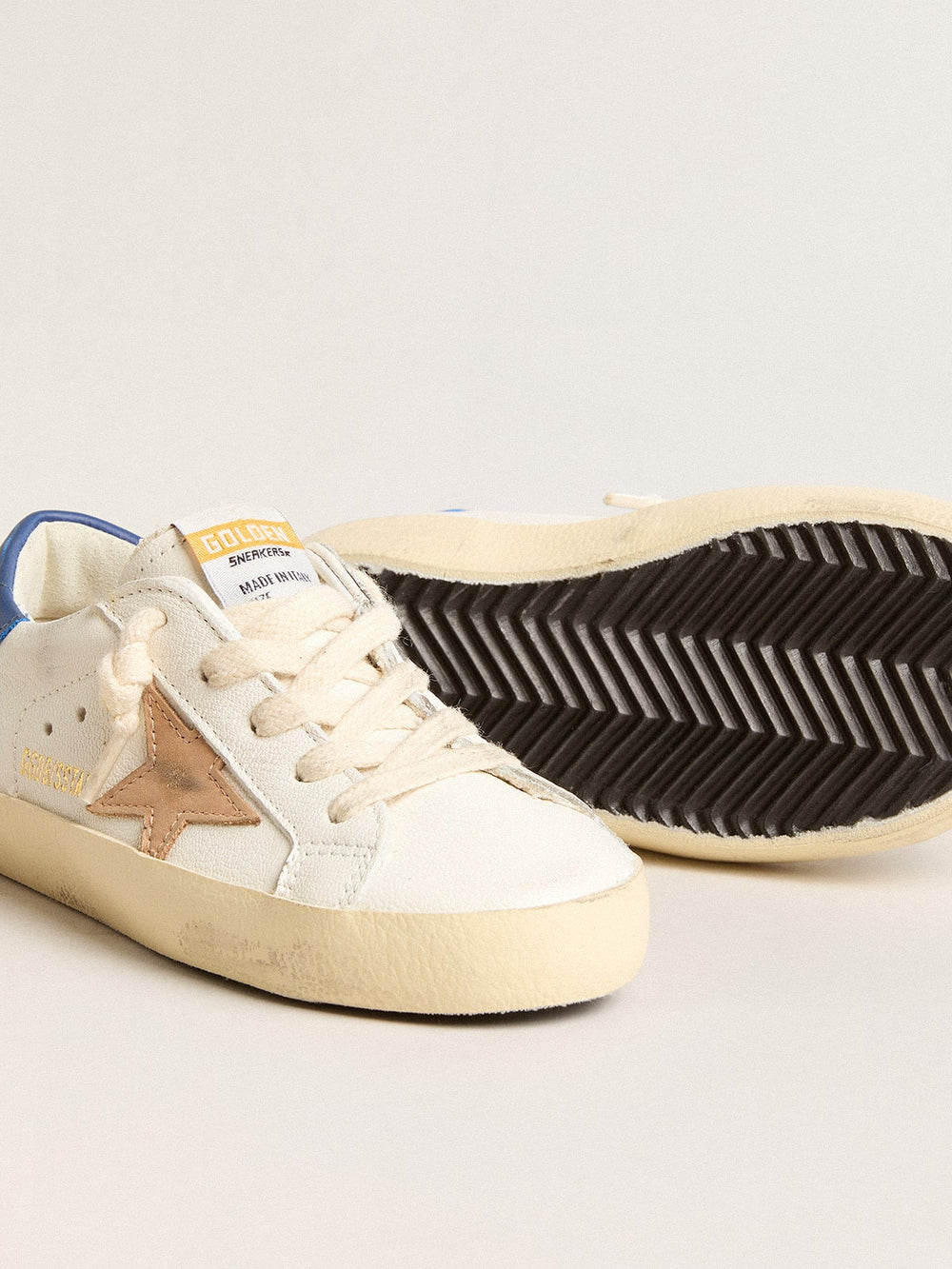 Golden Goose Young Super-Star in nappa leather with a beige star and blue heel tab
